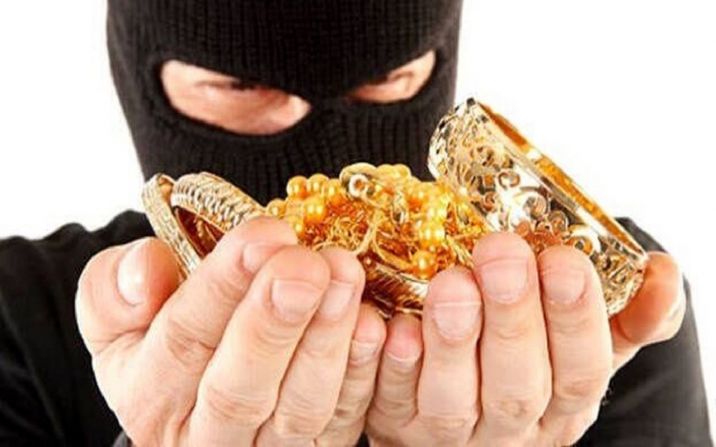 سارق طلاجات زنان در قم دستگیر شد سارق طلاجات زنان در قم دستگیر شد